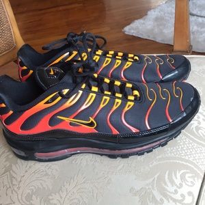 NIKE Air VAPORMAX PLUS Sz9.5M Men’s.Black-orange